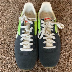 Gray and Green Nike Women's Size 9
